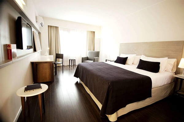 Accommodation & Daily Breakfast