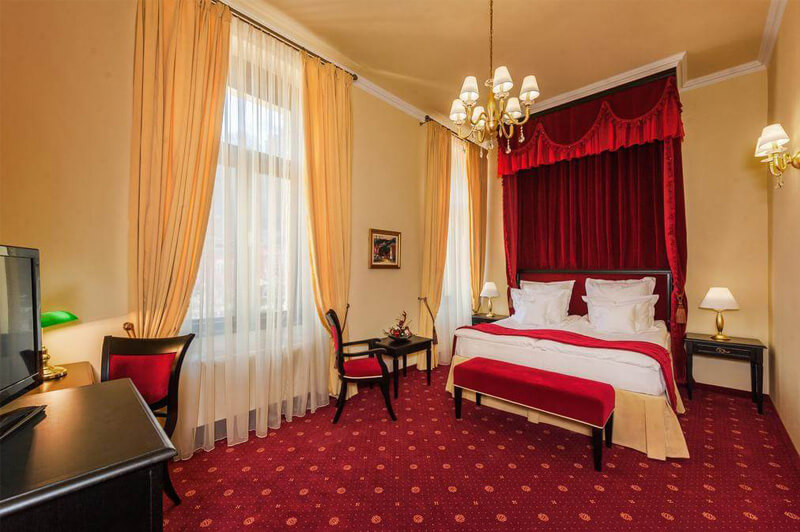 Accommodation & Daily Breakfast